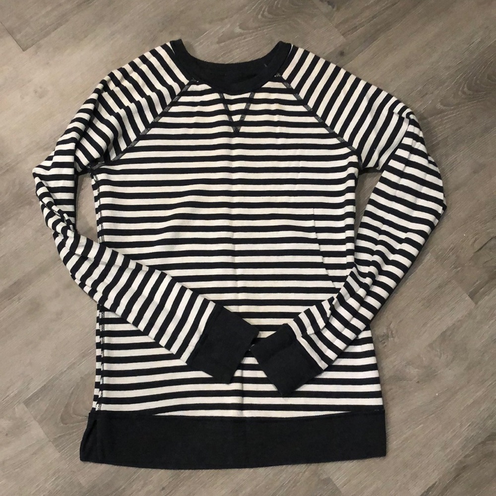 Lululemon Reversible Crew Neck Shirt. Size 4